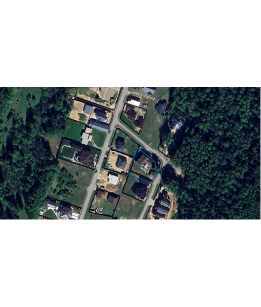 Жилой дом 638,4 м2 и земельные участки