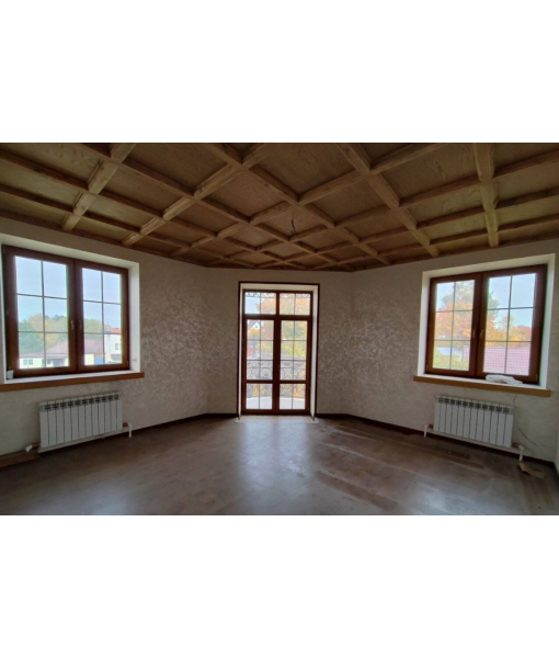 Земельный участок с домом и хозпостройкой