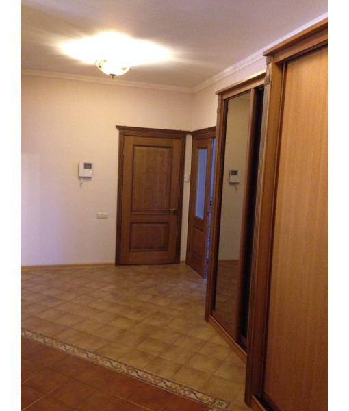Жилой дом, 309,7 м2, земельный участок