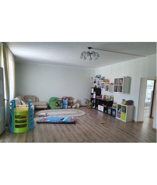 Коттедж 442.5 м2, з/у 3702 м2