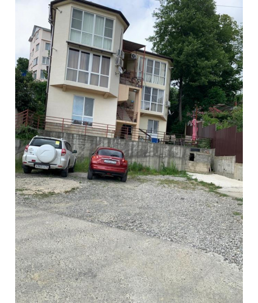 Жилой дом 286.5 м2; Земельные участки 514 м2